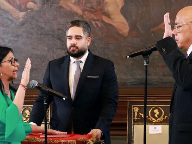 Juramenta Delcy Rodríguez como presidenta interina de Venezuela