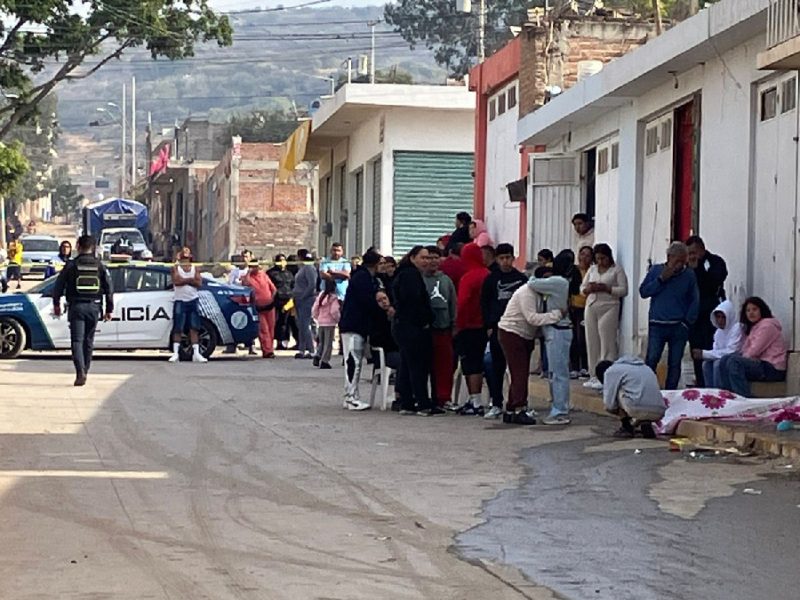 Mujer sale a barrer la banqueta y muere atropellada en Lomas de Medina, en León