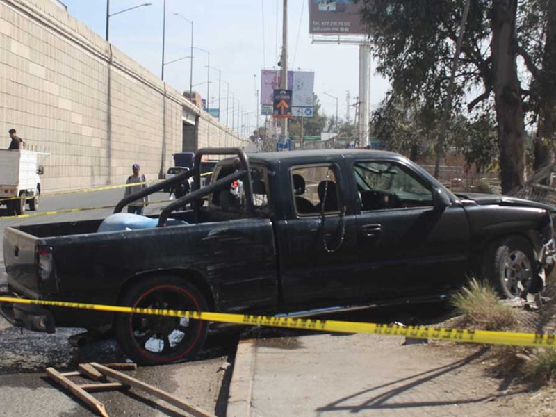 Balean a conductor en la carretera León-Silao; su estado es crítico