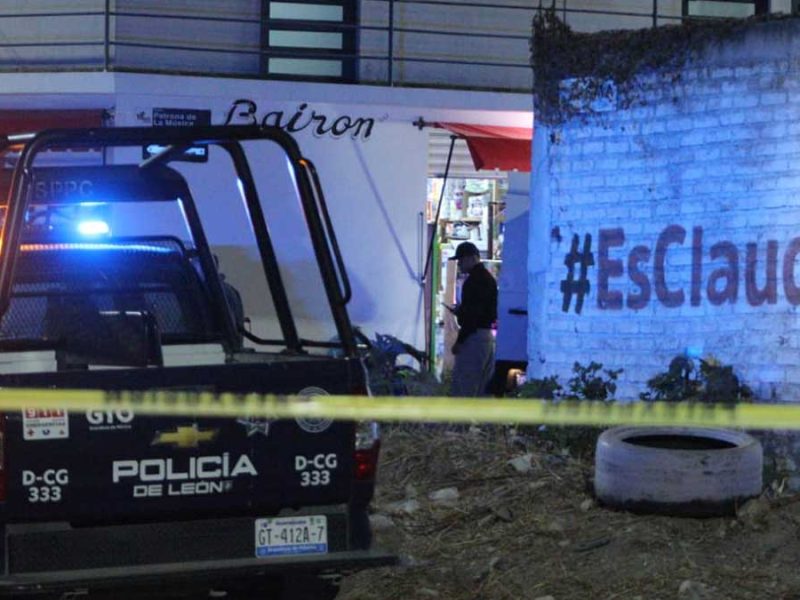 Lo asesinan mientras jugaba en “maquinitas” en tienda de abarrotes de León