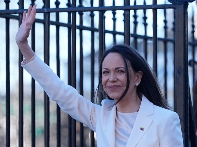 María Corina Machado se reúne con Donald Trump y le entrega su medalla del Premio Nobel de la Paz