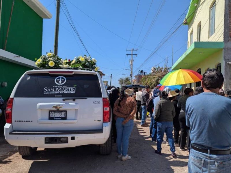 Despiden a víctimas de masacre en Salamanca entre rezos y reclamos de justicia
