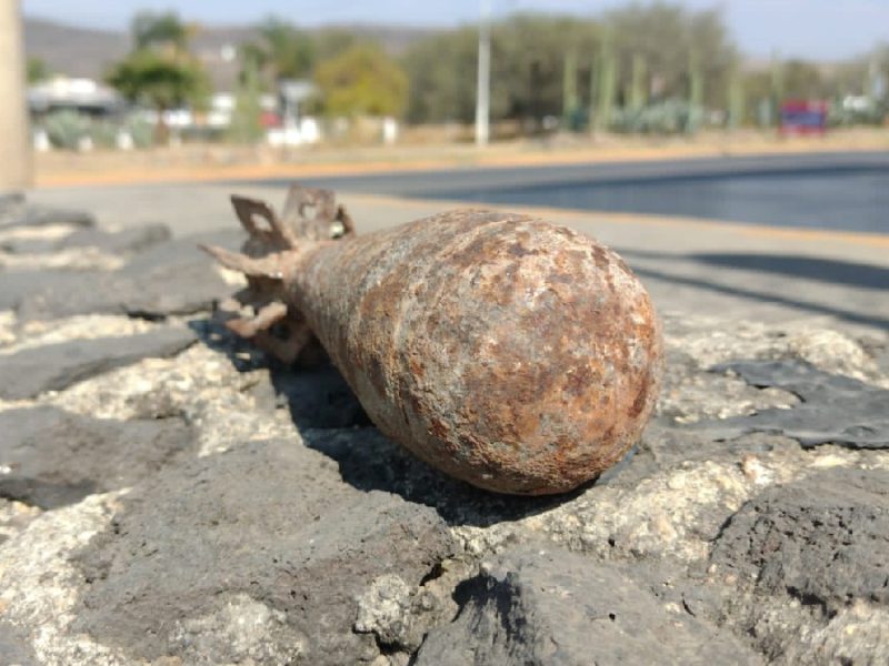 Abandona pepenadora misil mortero en estación de Bomberos en Villas de San Juan
