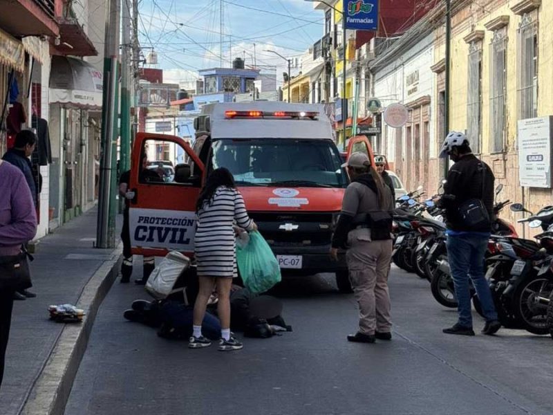 ¿Qué pasó en el Centro de Moroleón? Hombre se desvanece en avenida Morelos