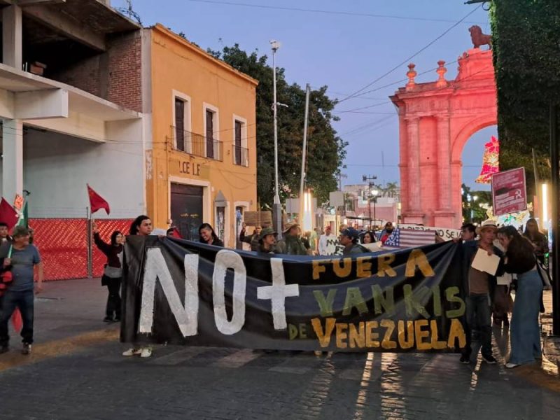 “Fuera Yanquis”: Protestan en León contra la intervención de Estados Unidos en Venezuela