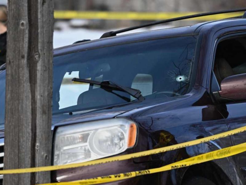 Video: Policías matan a balazos a mujer durante protestas migrantes en Minneapolis; arrestan a mexicanos
