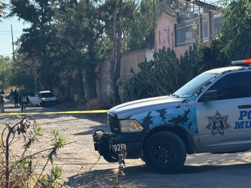 Hallan cuerpo calcinado y maniatado dentro de auto en llamas en la colonia Gobernadores