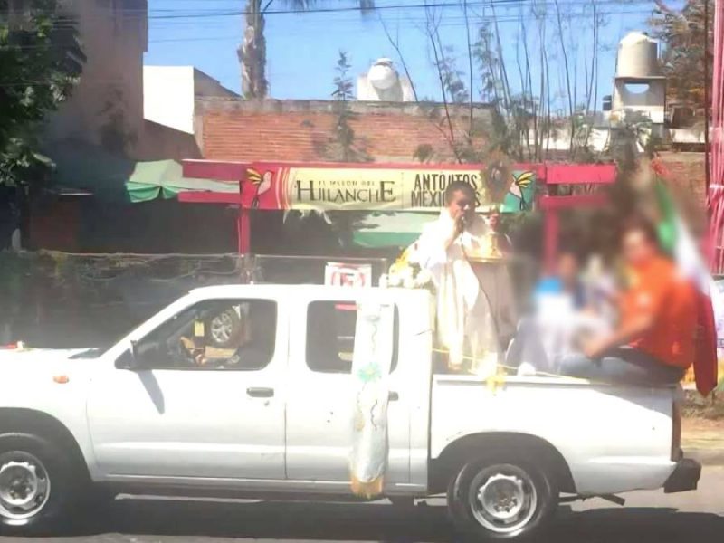 Roban camioneta de sacerdote en Plaza Jacarandas de Irapuato; denuncian falta de seguridad