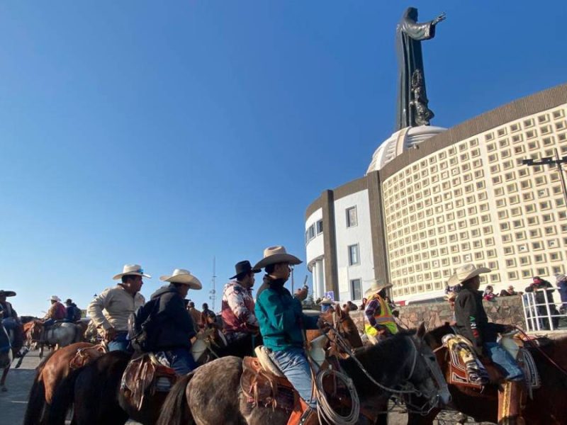 Construyen ‘Arco de Bienvenida’ para Santuario de Cristo Rey y refuerzan seguridad