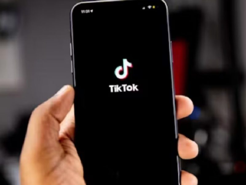 Investiga California a TikTok por censura; usuarios no pudieron publicar sobre la muerte de Alex Pretti