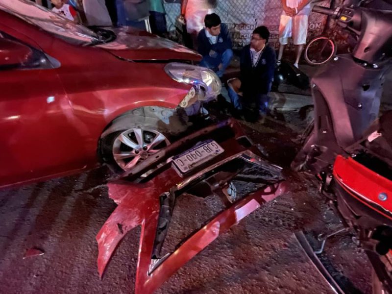 Pierde el control y arrolla con su auto a estudiantes del CECyTE en Irapuato