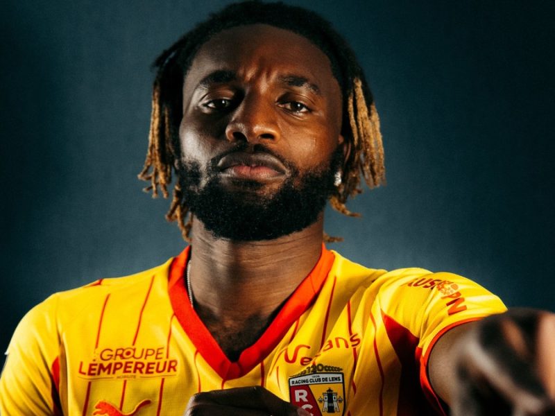 Lens cierra comentarios en publicaciones de Saint-Maximin, debido a racismo hacia el jugador