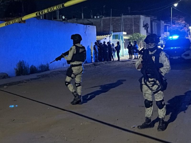 Sicarios vestidos de negro derriban puerta de casa para  buscar a joven y matarlo en Las Heras