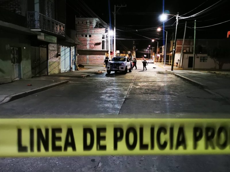 Interceptan sicarios a presunto expolicía de Yuriria para asesinarlo a tiros en Casacuarán