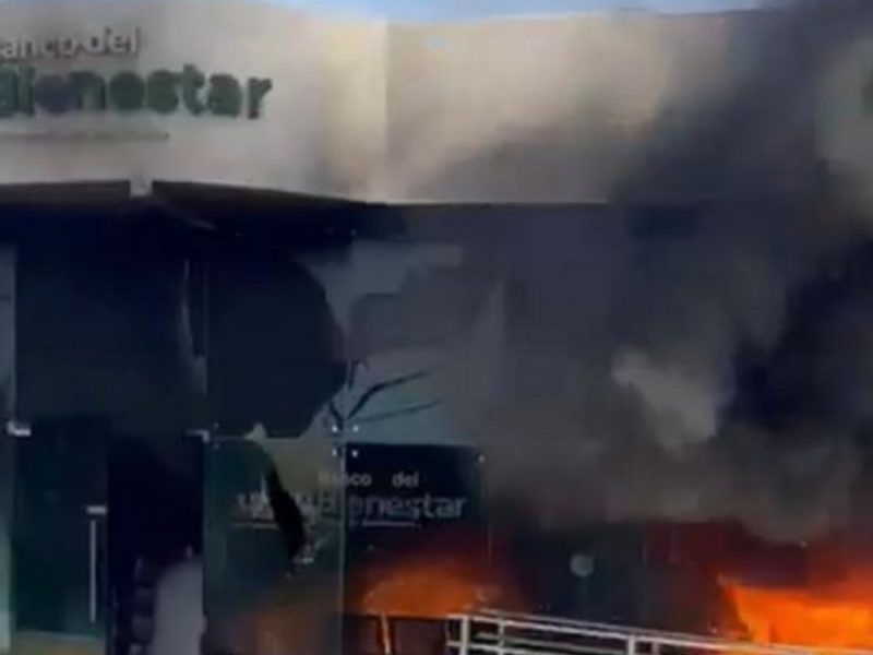 Queman 20 bancos del Bienestar, suspenden eventos y reportan heridos en Jalisco