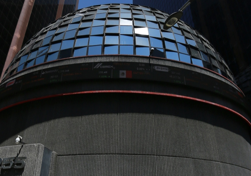 El índice S&P/BMV IPC de la Bolsa Mexicana de Valores logra su mejor desempeño en 10 meses impulsado por minería y consumo.