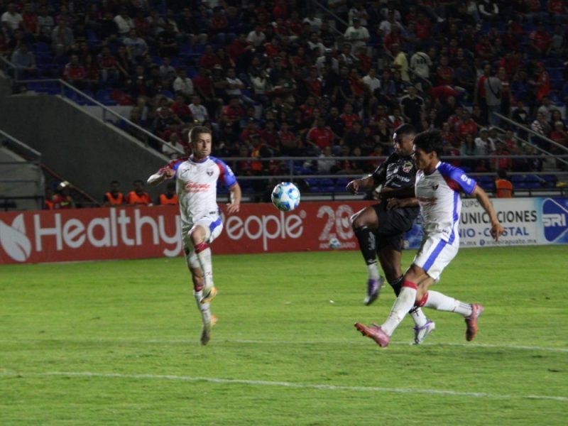Club Irapuato es goleado 5-0 por Atlante; Hardy Meza logra hat-trick 