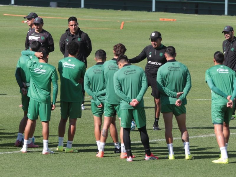 Club León enfrenta a Rayados, buscando evitar la tercera derrota consecutiva