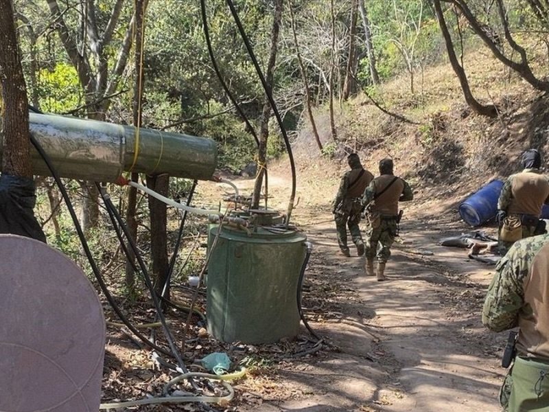 Aseguran laboratorio con 2 mil 400 kilos de metanfetamina en Durango; golpe económico sería de $4 mil millones