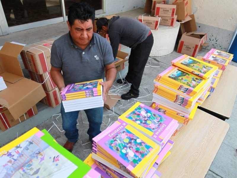 Inicia guerra por renuncia de Mario Delgado: Instalan comités  de nueva disidencia en la SEP