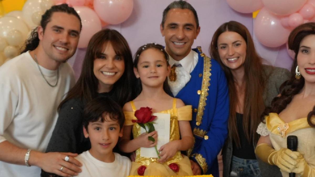 Tania Rincón celebra a su hija