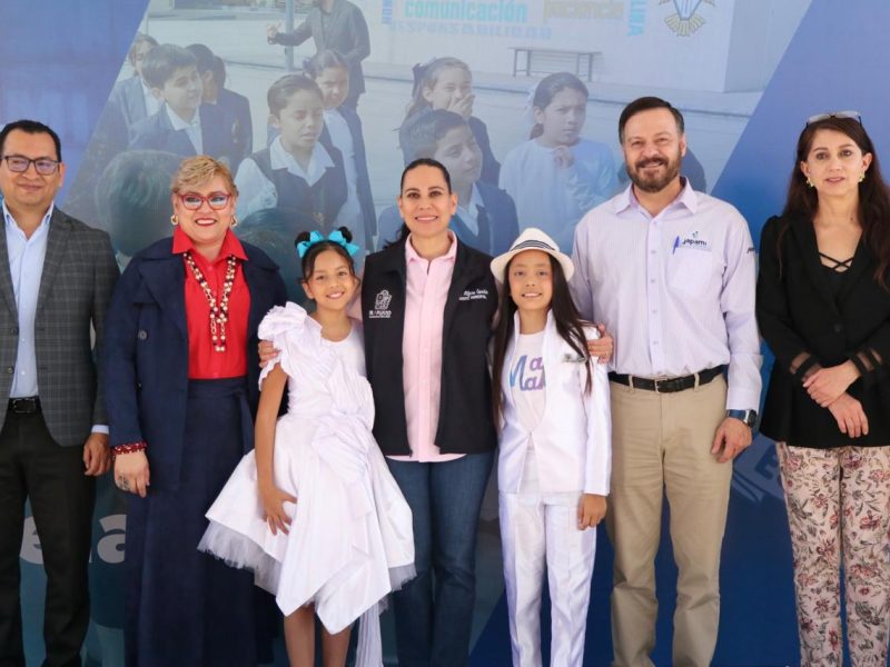 Entregan distintivo “escuela azul” a primaria de Irapuato