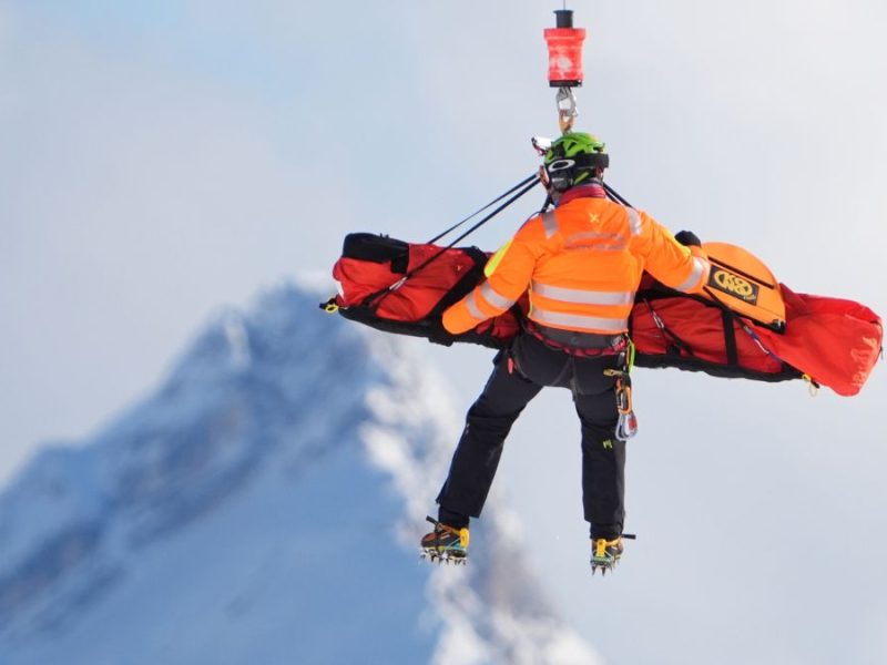 Lindsey Vonn cae en la nieve y es retirada en helicóptero en Milán-Cortina 2026