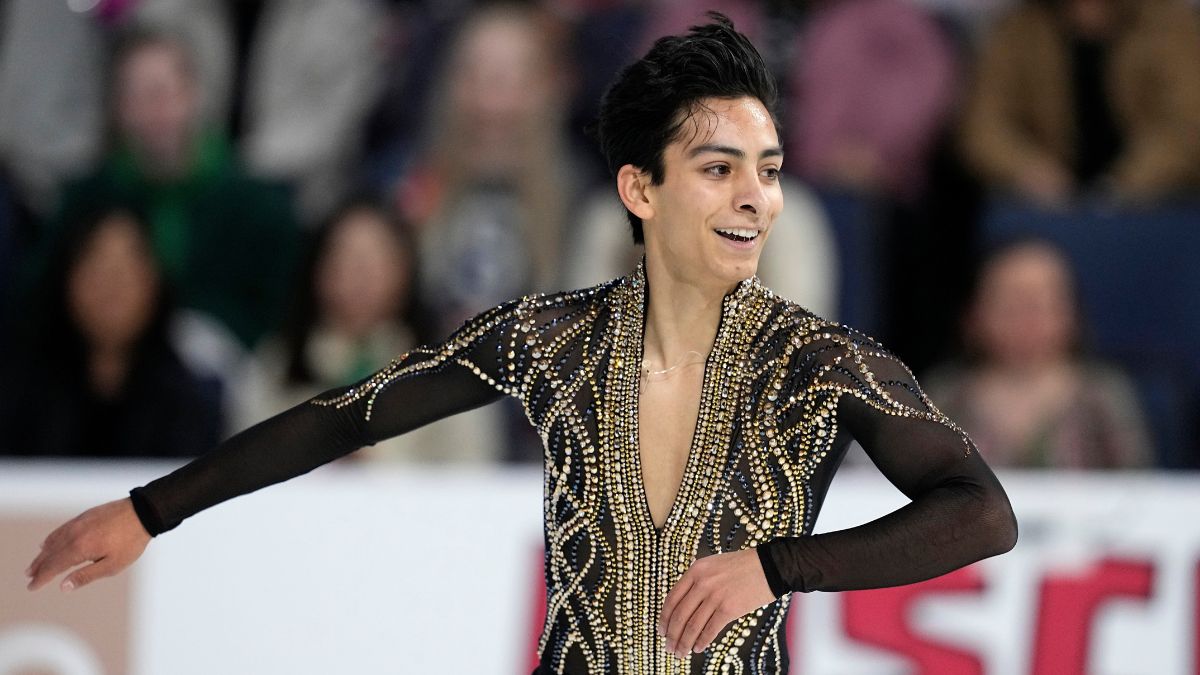 Donovan Carrillo compitiendo en el partinaje artístico sobre hielo. Foto: Agencia AP.