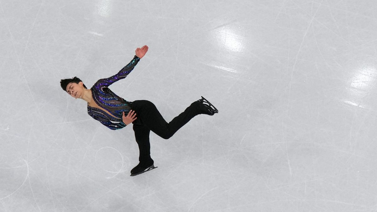 Donovan Carrillo en plena ejecución de su rutina en Milán-Cortina 2026. Foto: Agencia AP.