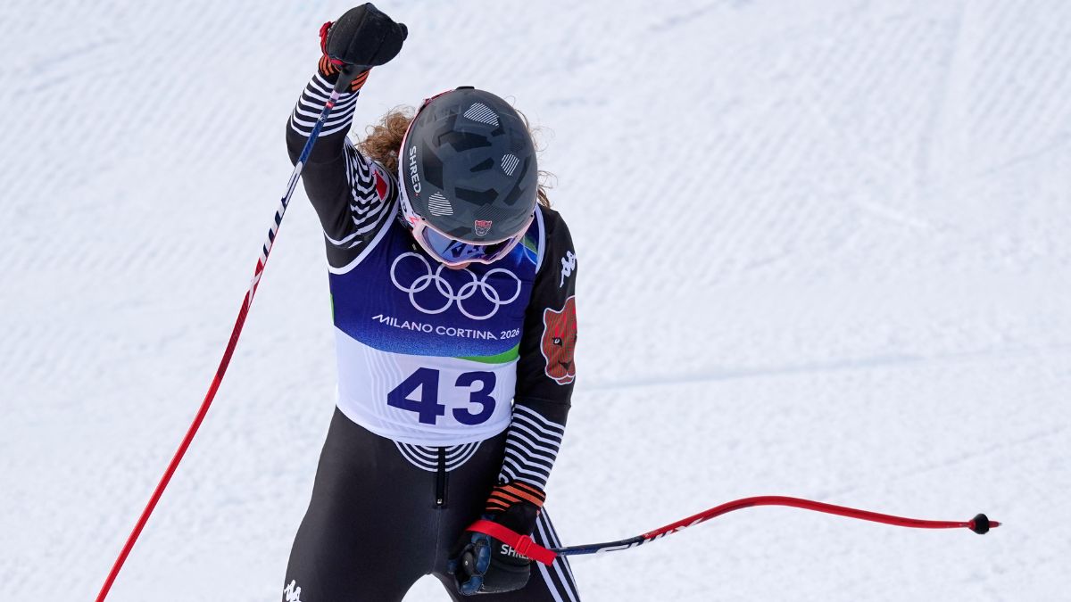 Sarah Schleper celebrando su participación en Milán-Cortina 2026. Foto: Agencia AP.