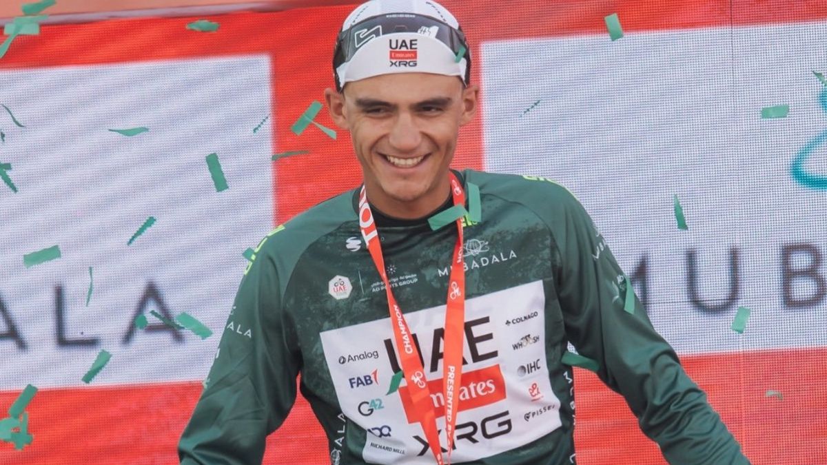 Isaac del Toro celebrando en el UAE Tour 2026. Foto: UAE Emirates Oficial.