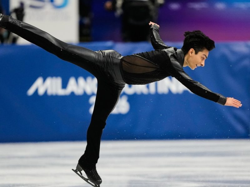 Donovan Carrillo sobresale en final de patinaje programa largo con Elvis Presley de fondo musical
