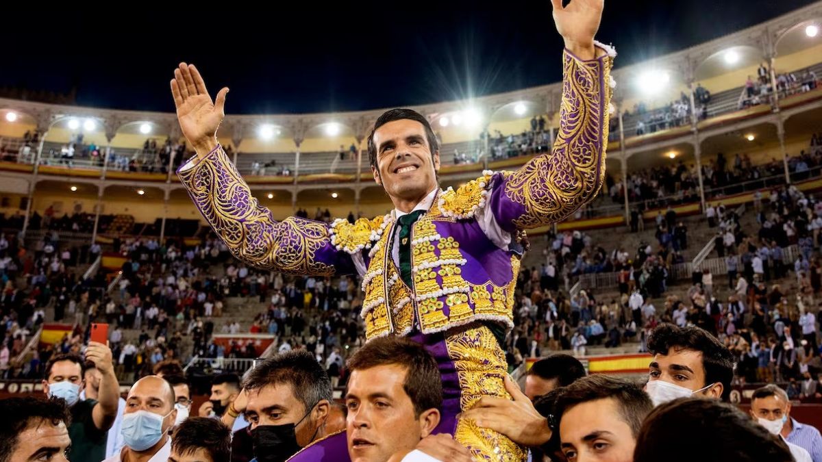 Emilio de Justo Serial Taurino León
