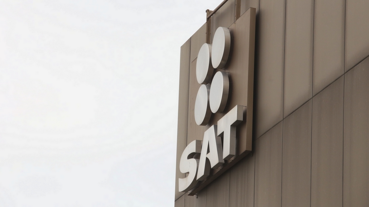 Hackean datos de INE y SAT