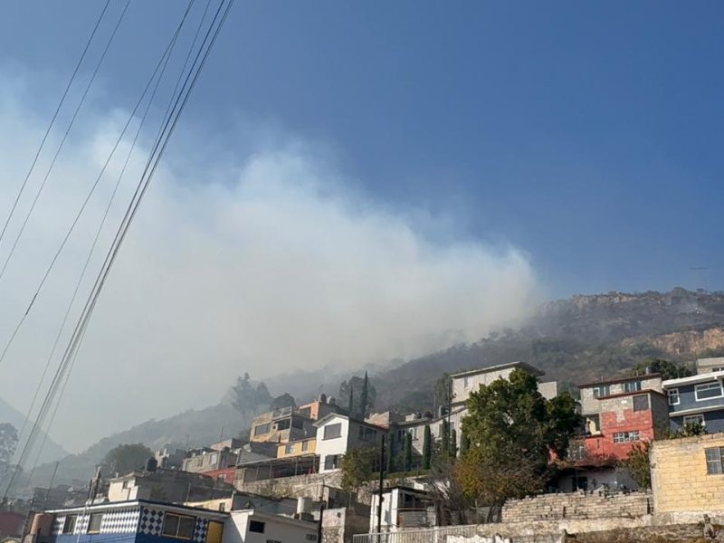Incendio en cerro Nueva Estrella moviliza a bomberos en Pachuca