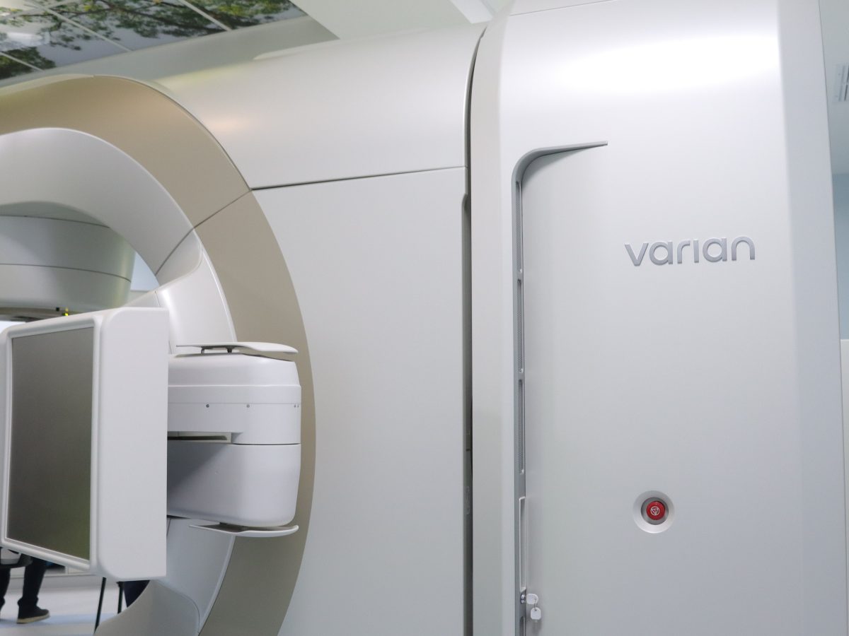 Conoce el nuevo acelerador lineal para tratamientos contra el cáncer en León