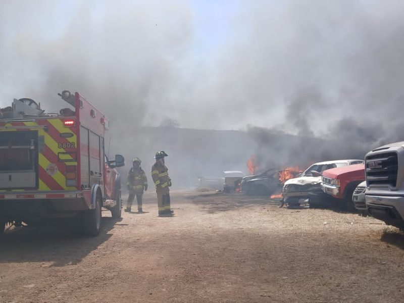 Incendio en pensión de la carretera Guanajuato-Irapuato deja 61 vehículos calcinados