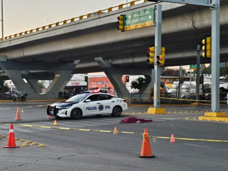 Tragedia en Libramiento Morelos: Joven cae desvanecido y pipa le pasa por encima en León