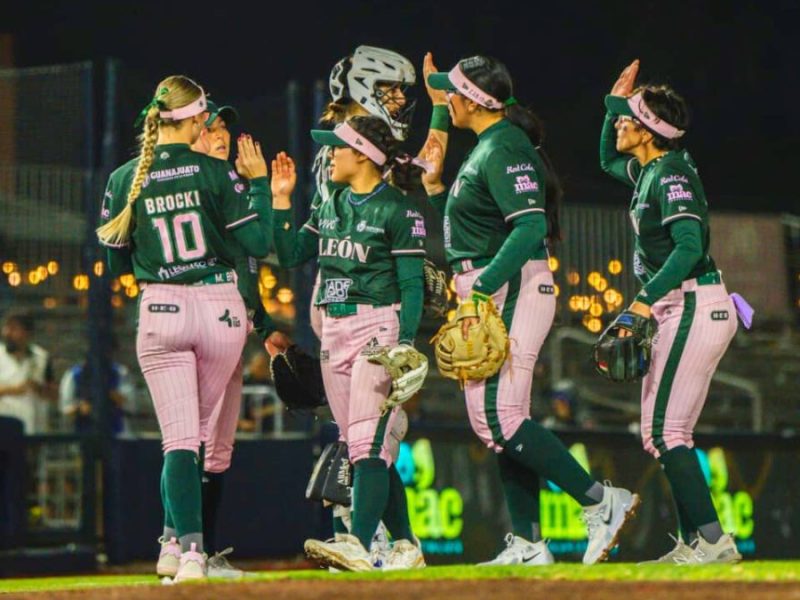 Bravas de León sueltan la madera y vencen a Charros Softbol