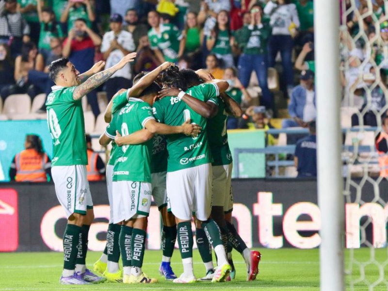 León vence a Santos y salva el puesto de Nacho Ambriz