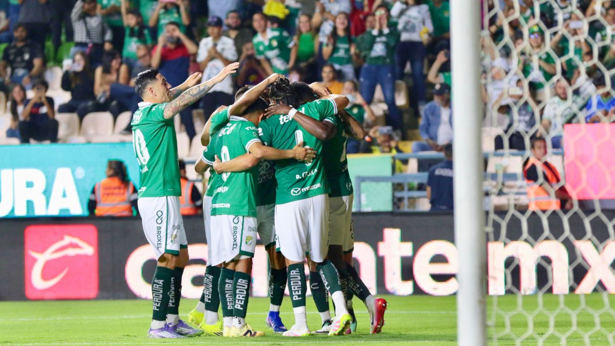 León celebra el 2-0 parcial sobre Santos Laguna. Gerardo García.