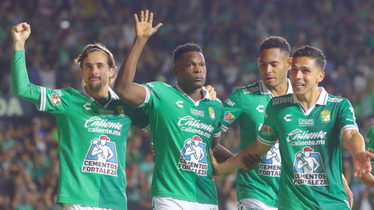 León celebra el gol de Diber Cambindo Vs Necaxa. Mary Ochoa.