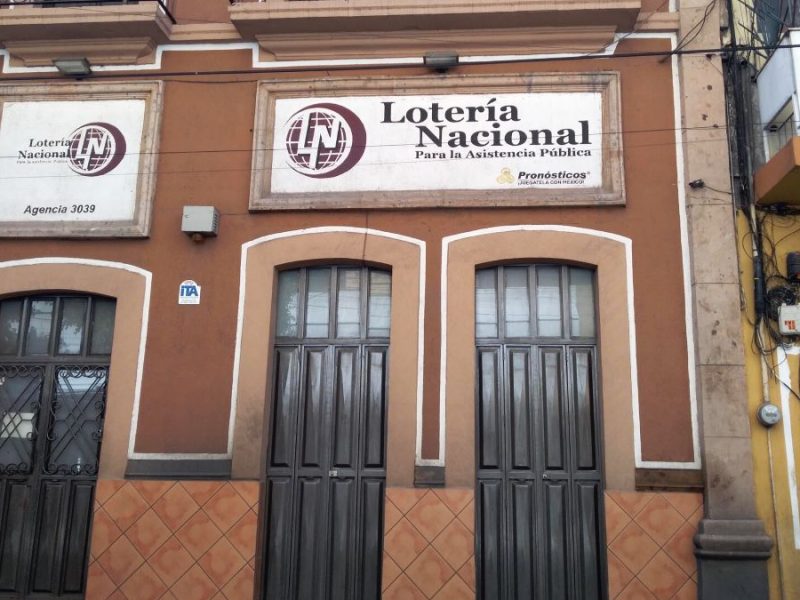 La Lotería Nacional en León, una historia de 80 años repartiendo el ‘Premio Mayor’ a los panzas verdes