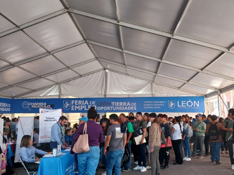 Más de 100 empresas ofertarán empleo este martes en la Plaza Principal de León