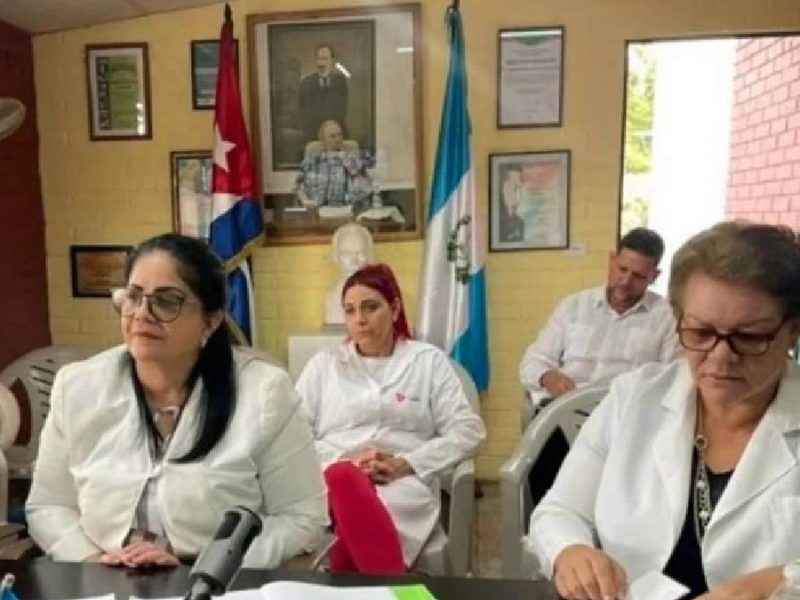 Médicos cubanos salen de Guatemala de forma progresiva