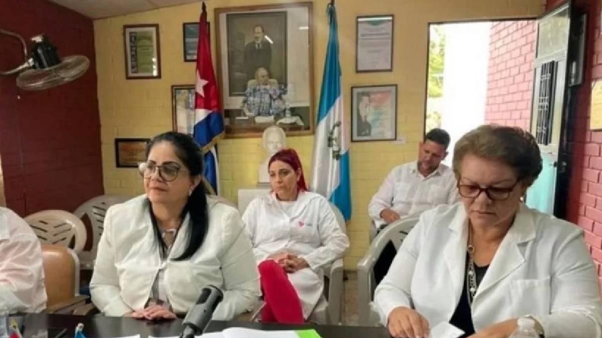Médicos cubanos salen de Guatemala