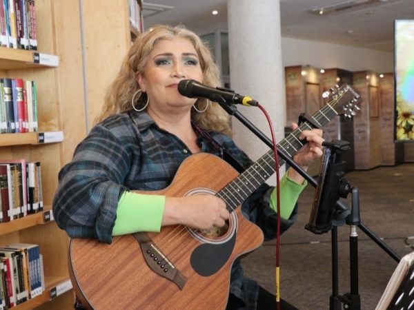 Luto por muerte de Mónica Lara, referente de la trova en Guanajuato