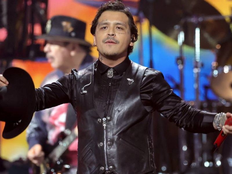 Equipo legal le renuncia a Nodal en plena pelea contra Universal Music