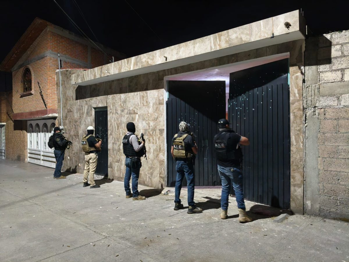 Abaten a tres tras agresión contra agentes en Tula