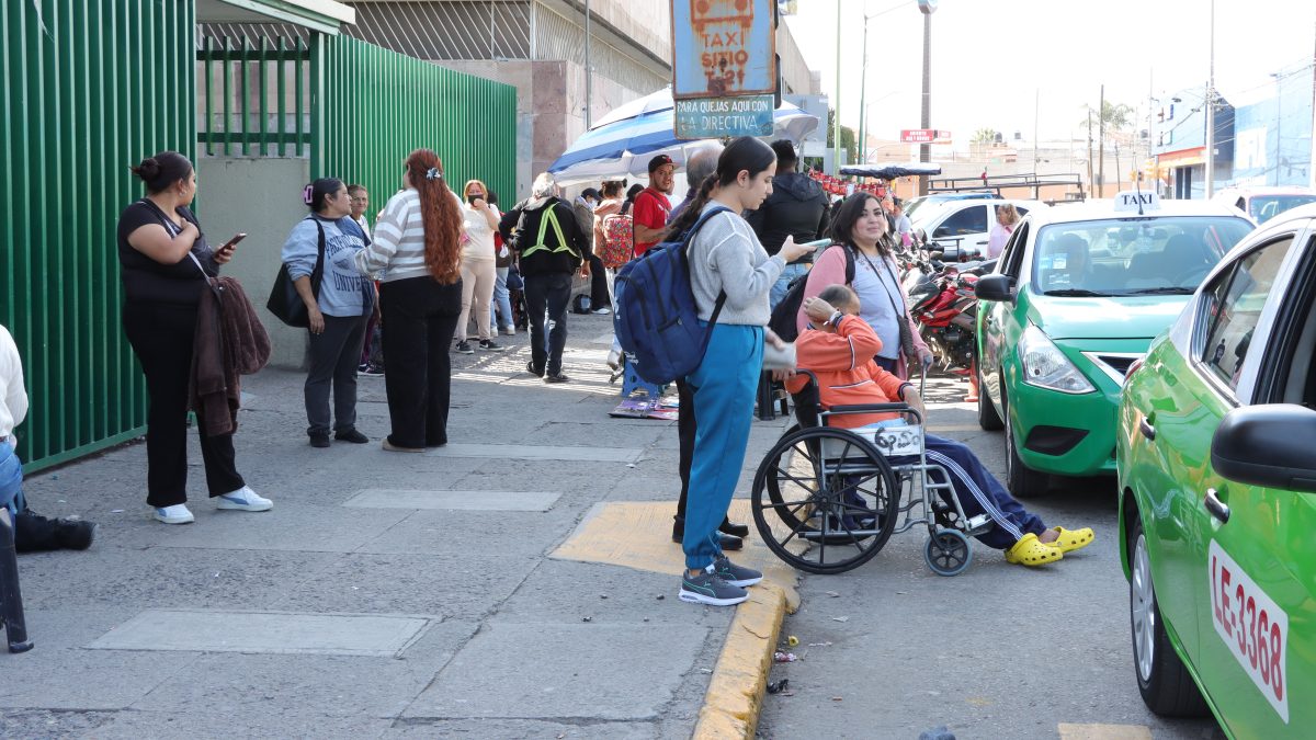 Pacientes entrando y saliendo del IMSS 21 (1)